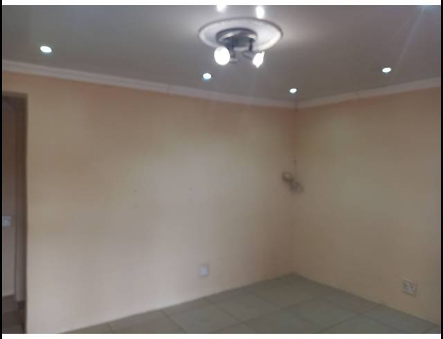 2 BEDROOM HOUSE RENTED IN UMLAZI Z